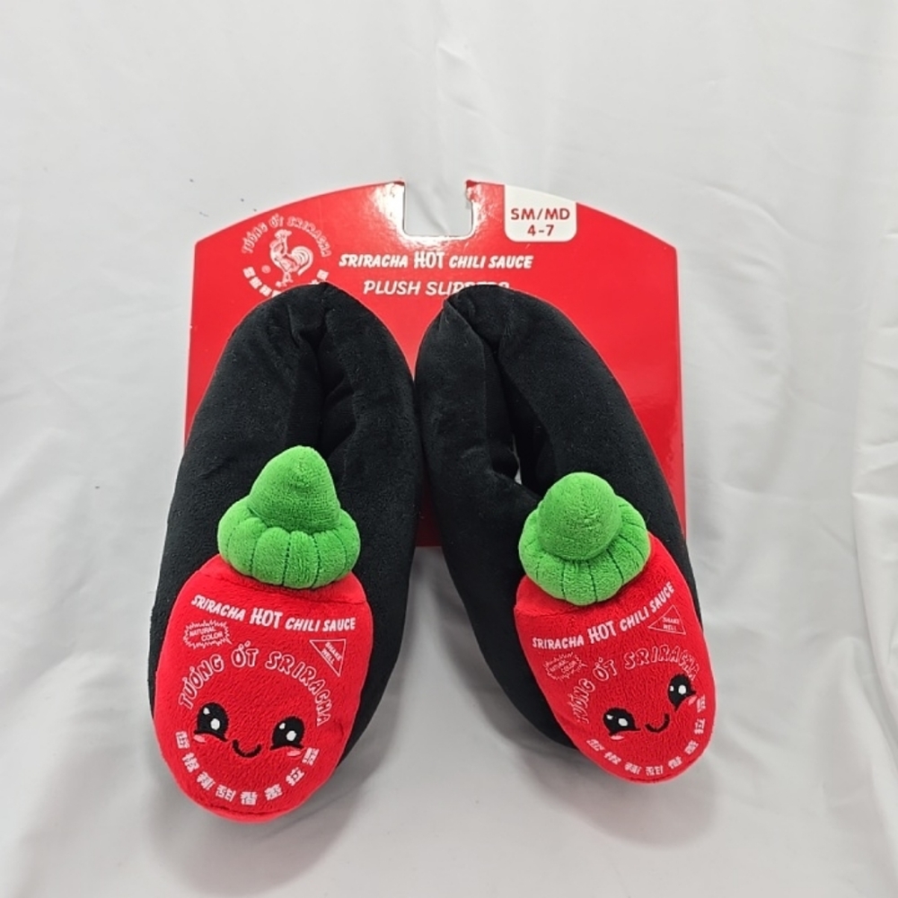 NWT Mad Engine Sriracha Hot Chili Sauce Women's Plush Slippers Size S/M 4-7